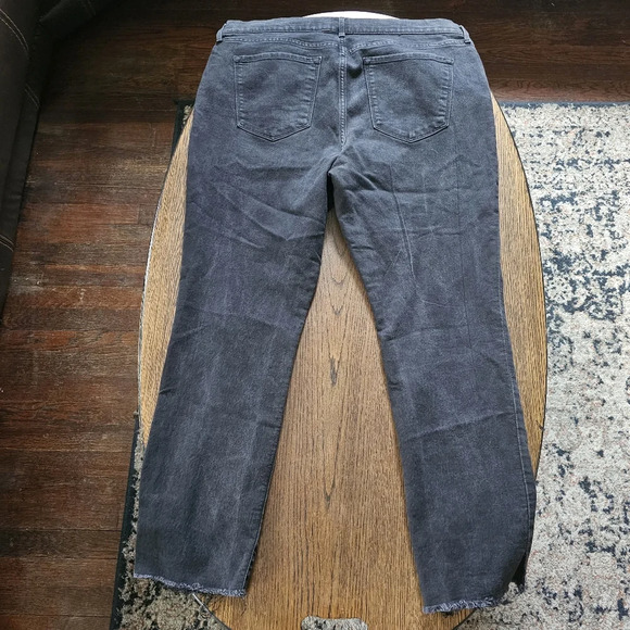 Old Navy Curvy Profile Raw Hem with Split Ankle Black Jeans Size Women's 16 Long - Picture 3 of 13